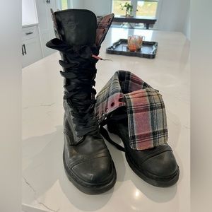 Dr. Martens Women’s Vintage tall boots . US SIZE 8